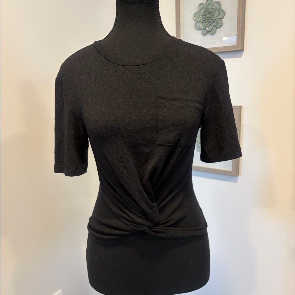 Aritzia Wilfred Free Black Front Twist Knot Short Sleeve Tee EUC